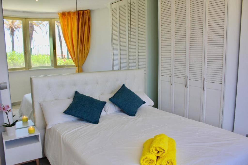 Frontline Sea In The Center Of Puerto Banus.2bedrooms -garden Apartamento Marbella