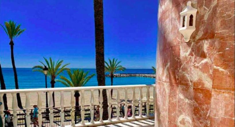 Frontline Sea In The Center Of Puerto Banus.2bedrooms -garden Appartement *