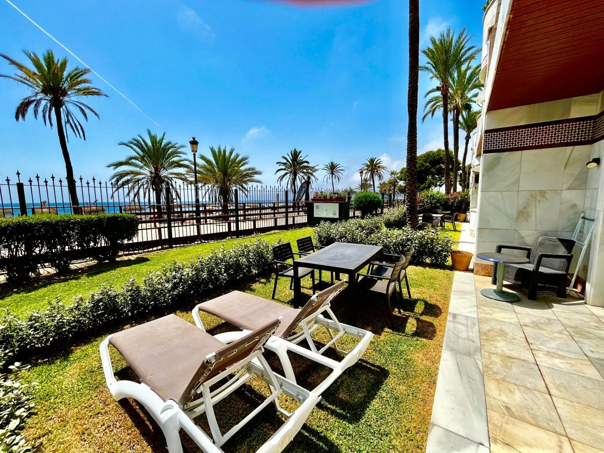 Frontline Sea In The Center Of Puerto Banus.2bedrooms -garden Marbellac