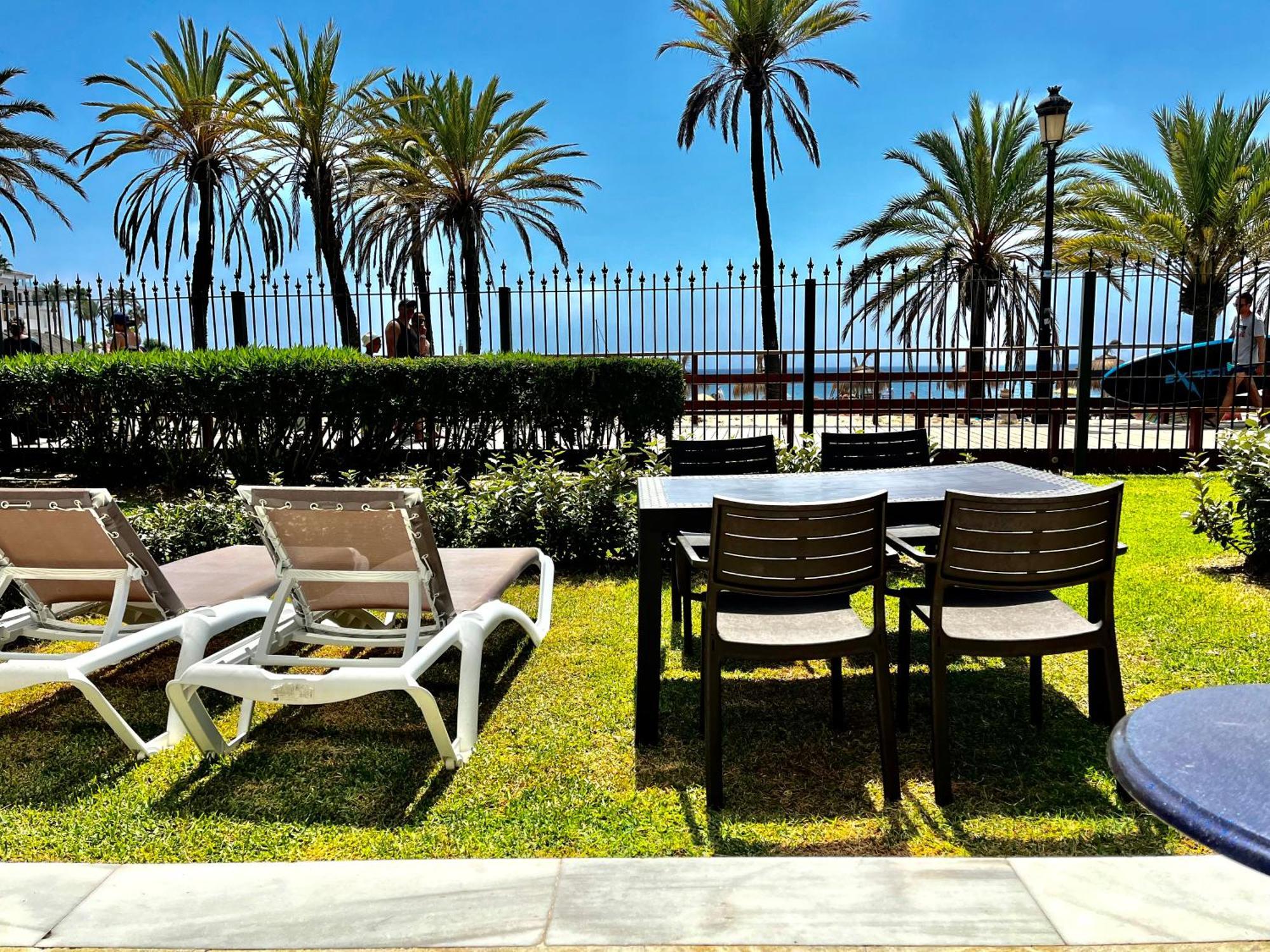 Frontline Sea In The Center Of Puerto Banus.2bedrooms -garden Marbella